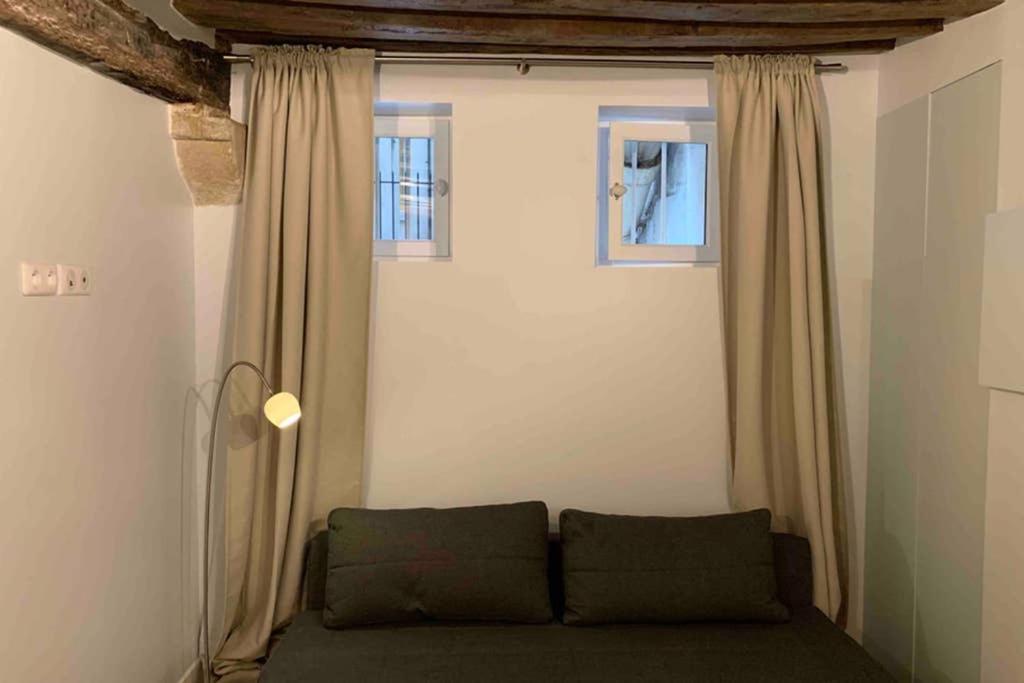 Appartement Charming Saint Germain Pres Rue De Ciseaux Paris